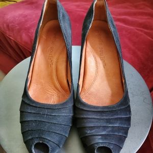 EUC GENTLE SOULS BLACK PEEP-TOE HEELS 8M